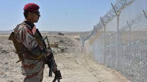 Photo of پاک افغان سرحد پر باڑ اکھاڑنے کا مسئلہ، ’پاکستان سفارتی طریقے سے حل کرے گا