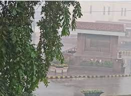 Photo of لاہور میں علی الصبح بادل پھر برس پڑے ، سردی کی شدت میں اضافہ ہوگیا